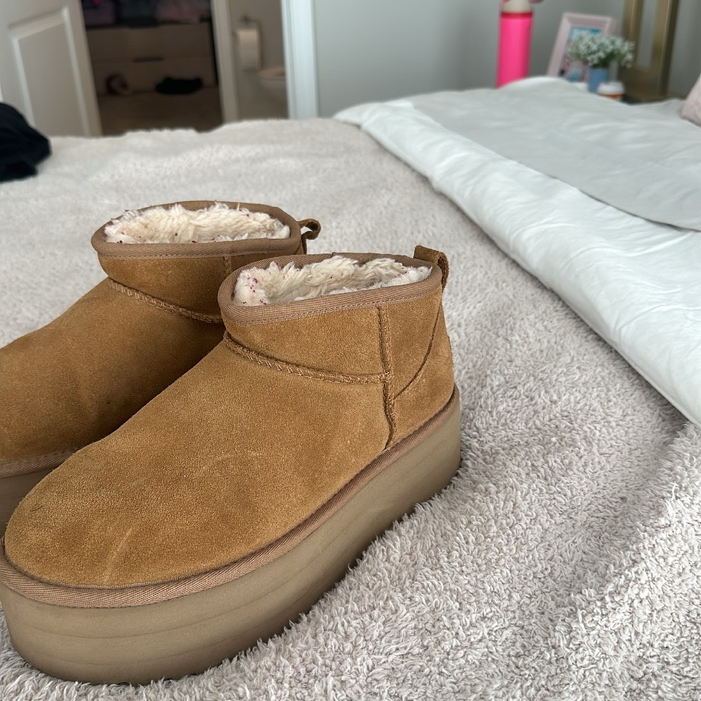 Platform Ugg Minis - Picture 3 of 3